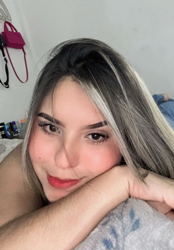 Vall, online on OnlyGirlsLive