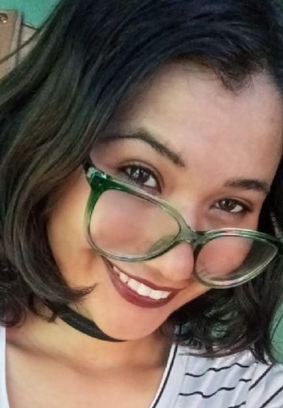 Nena, online on OnlyGirlsLive
