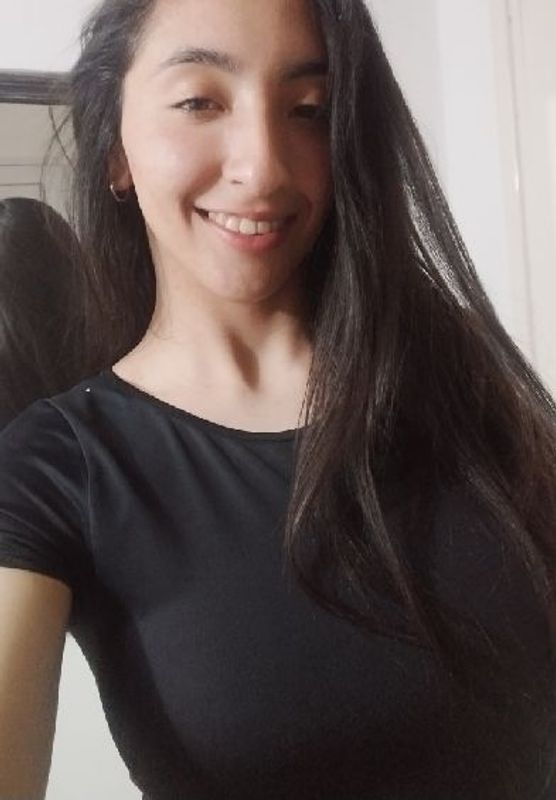 Lu, online on OnlyGirlsLive