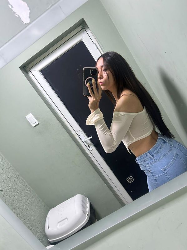 Pamela, online on OnlyGirlsLive
